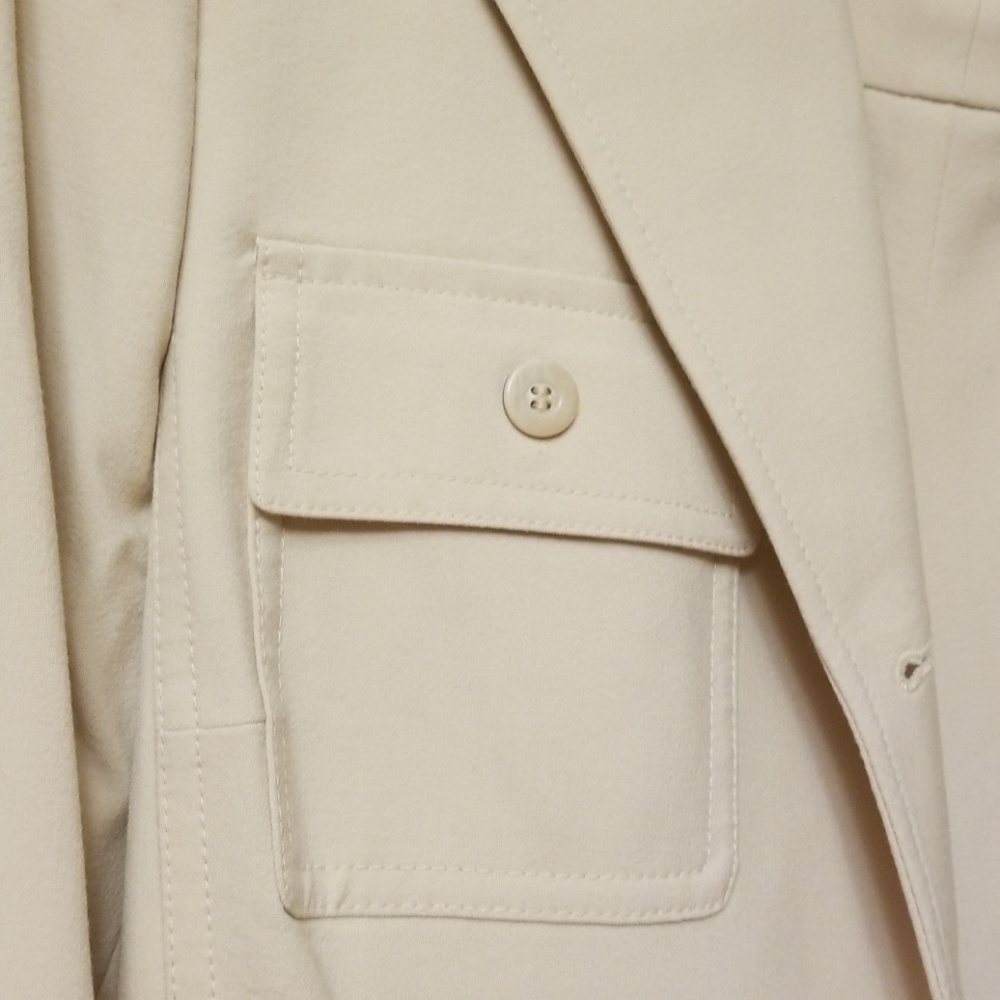 Suit - Picture 3 of 4